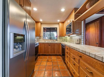 10211 Thomas Drive, Truckee, CA 96161 Photo