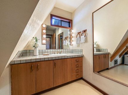 10211 Thomas Drive, Truckee, CA 96161 Photo