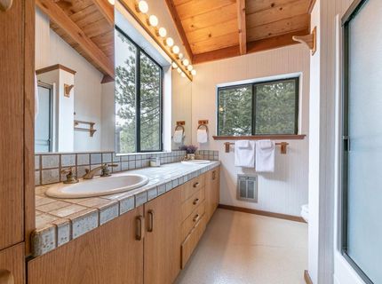 10211 Thomas Drive, Truckee, CA 96161 Photo