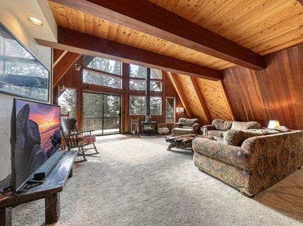 10211 Thomas Drive, Truckee, CA 96161 Photo