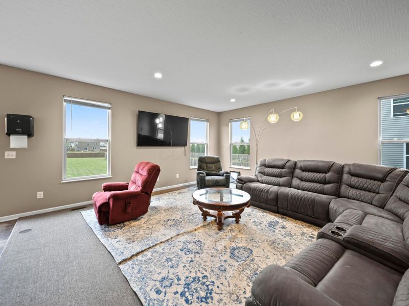 5690 Queen Victoria Street, Groveport, OH 43125 Photo 21