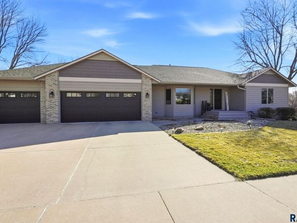 1412 S Deerberry Trl, Sioux Falls, SD 57106