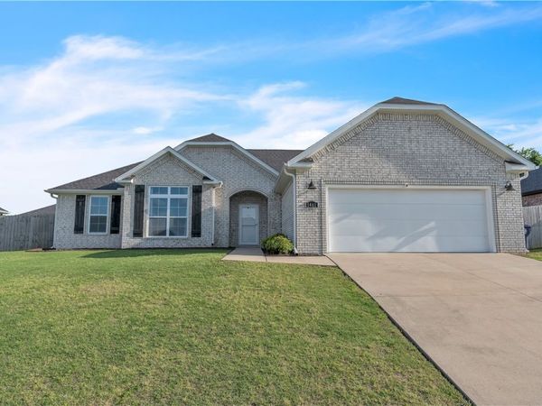 1461 Colonel McNeil Drive, Prairie Grove, AR 72753