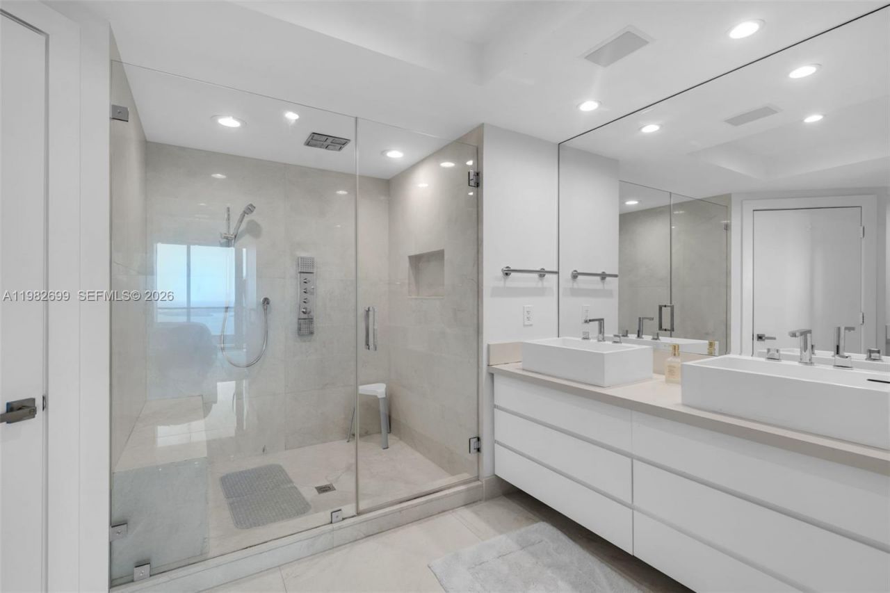 1331 Brickell Bay Dr , Unit 3703, Miami, FL 33131 Photo