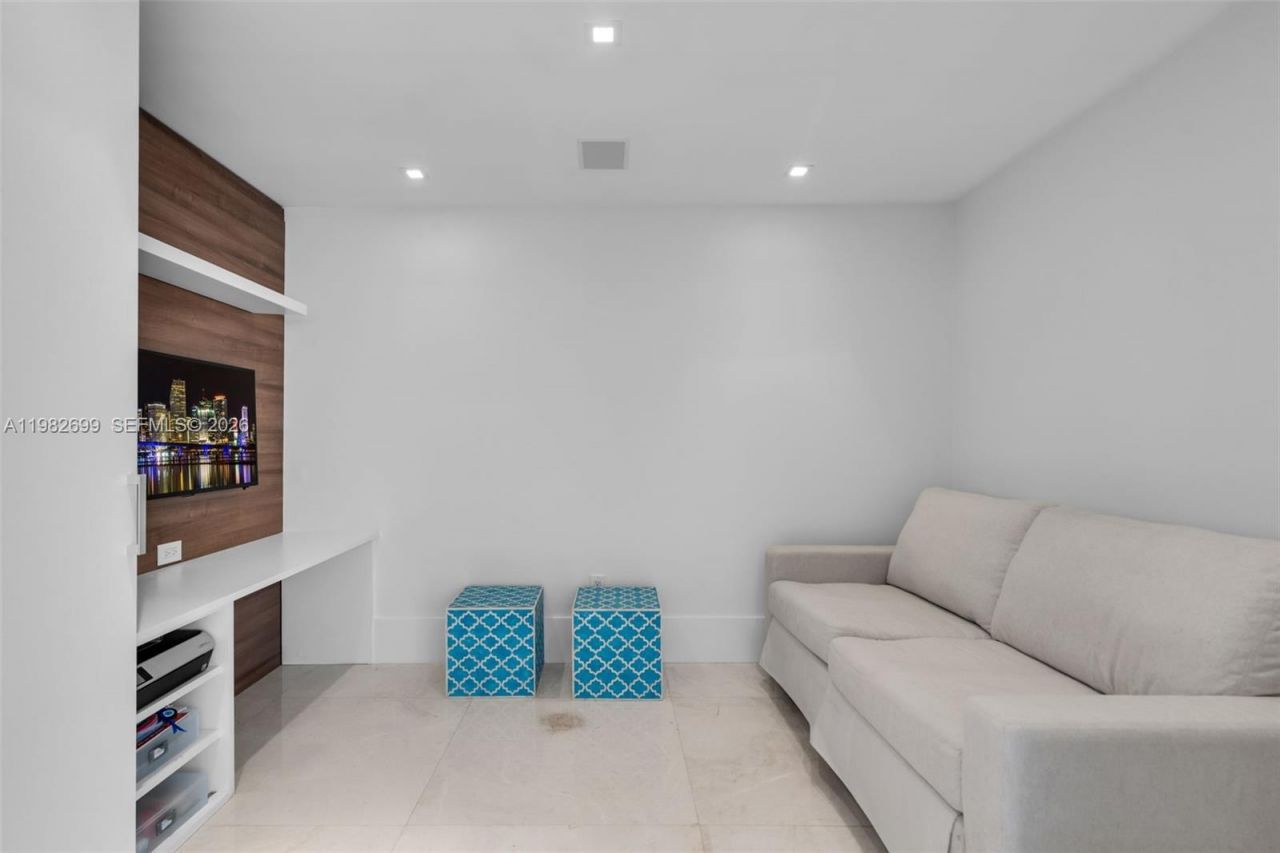 1331 Brickell Bay Dr , Unit 3703, Miami, FL 33131 Photo