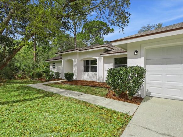 10 PEBBLETON PLACE , PALM COAST, FL 32164