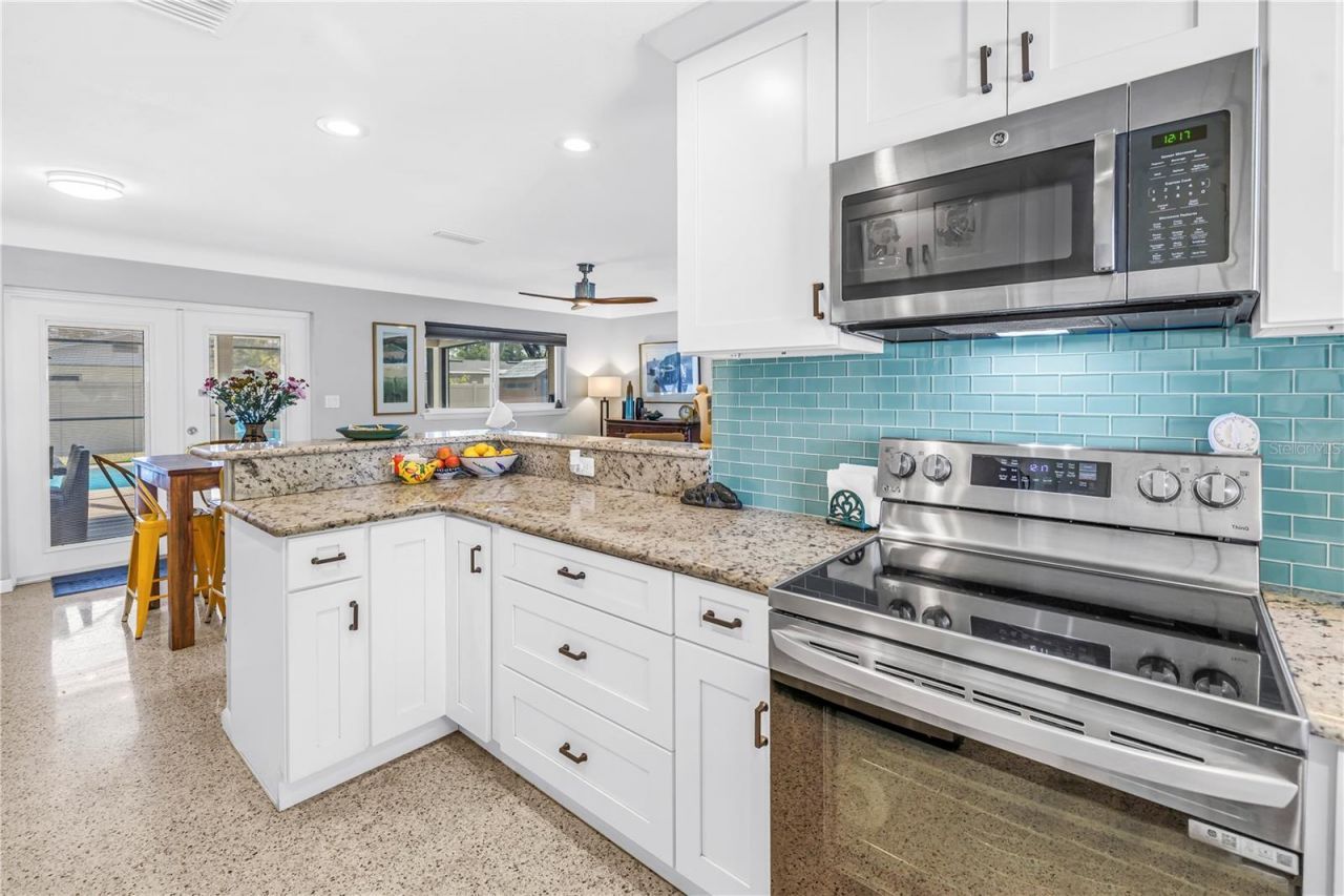 6800 17th Street S, Saint Petersburg, FL 33712 Photo