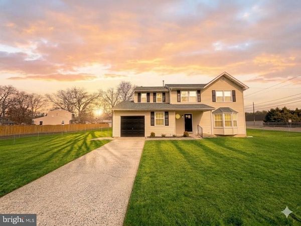 8 FRAMINGHAM ROAD, EDGEWATER PARK TWP, NJ 08010