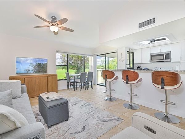 5530 Trailwinds DR, Unit 726, FORT MYERS, FL 33907