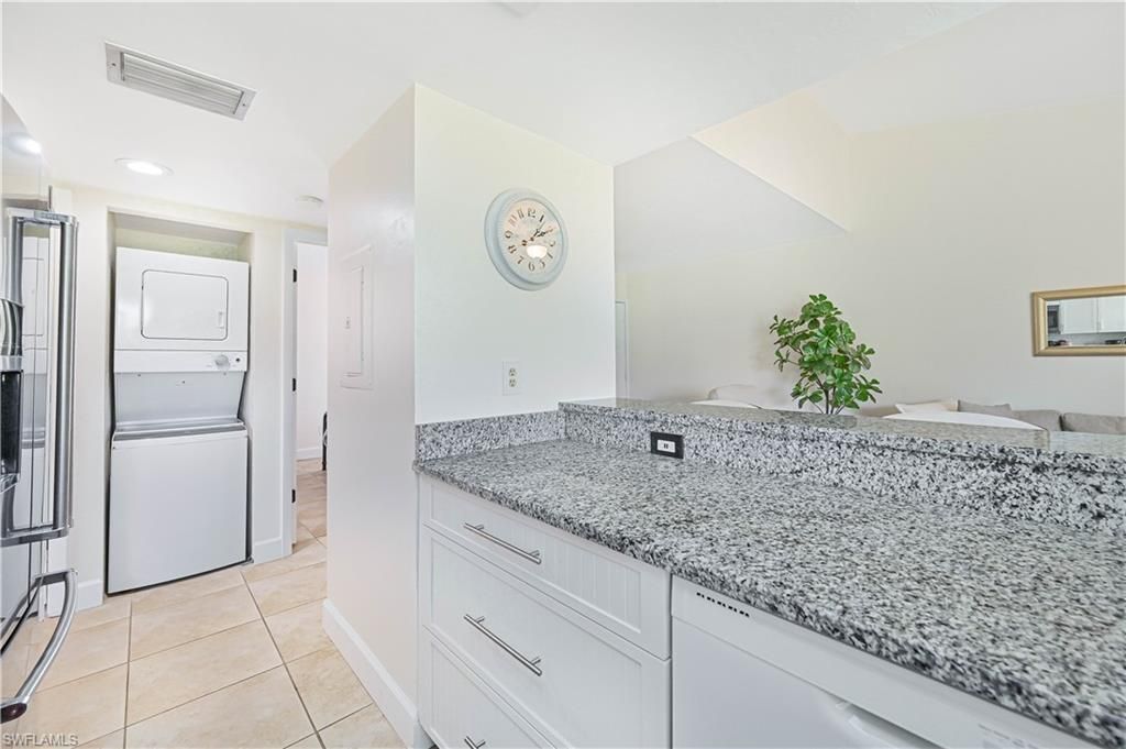 5530 Trailwinds Dr, Unit 726, Fort Myers, FL 33907 Photo