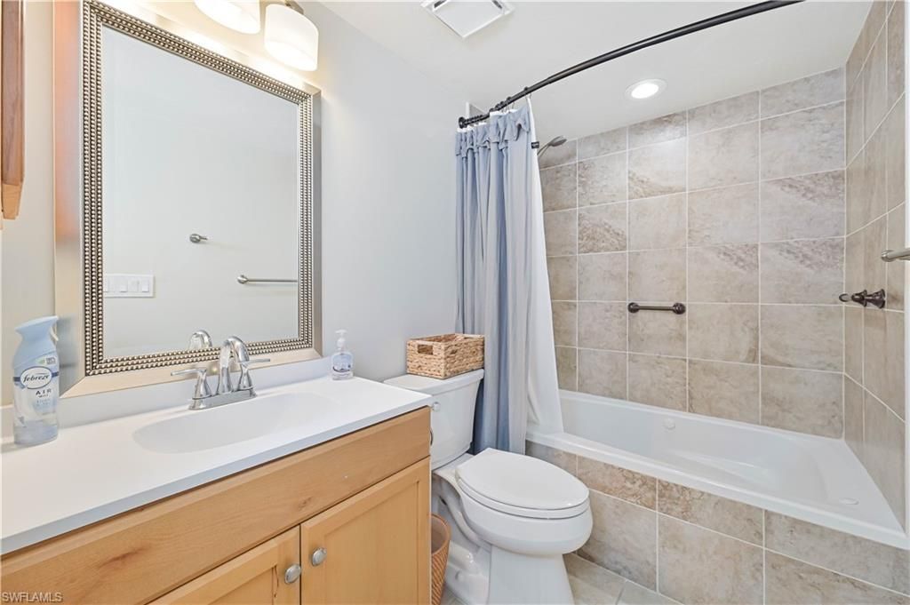 5530 Trailwinds Dr, Unit 726, Fort Myers, FL 33907 Photo