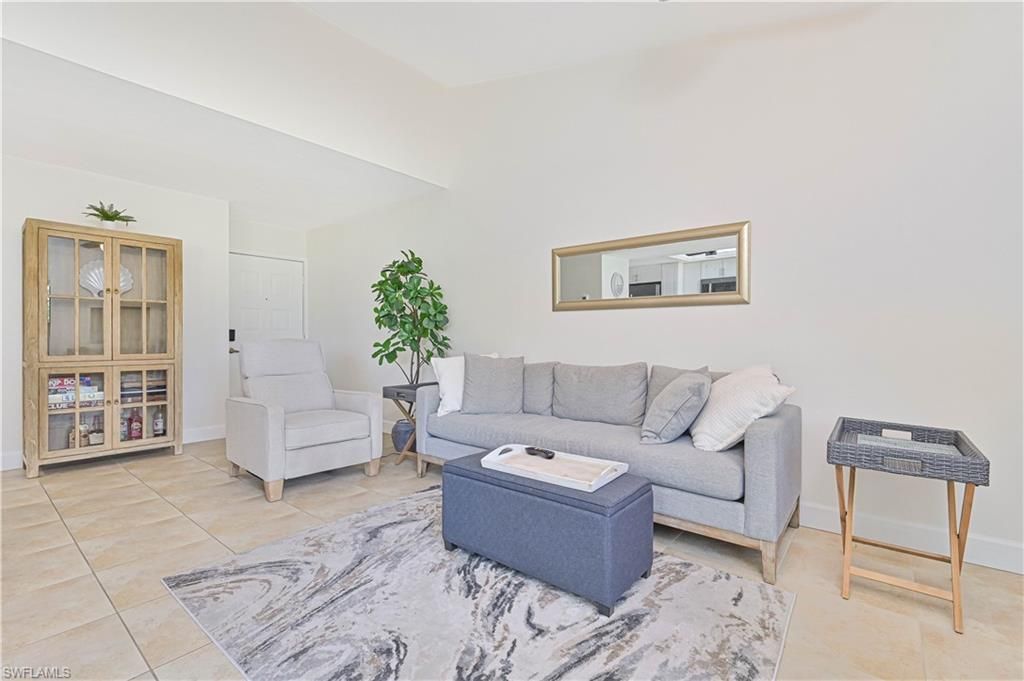 5530 Trailwinds Dr, Unit 726, Fort Myers, FL 33907 Photo