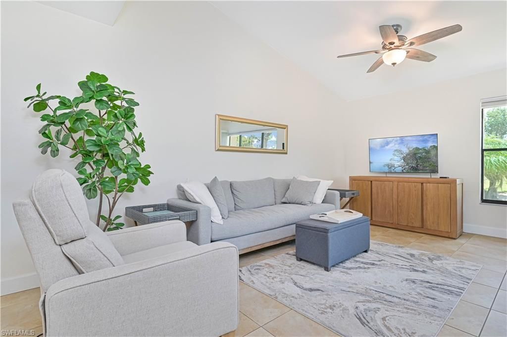 5530 Trailwinds Dr, Unit 726, Fort Myers, FL 33907 Photo
