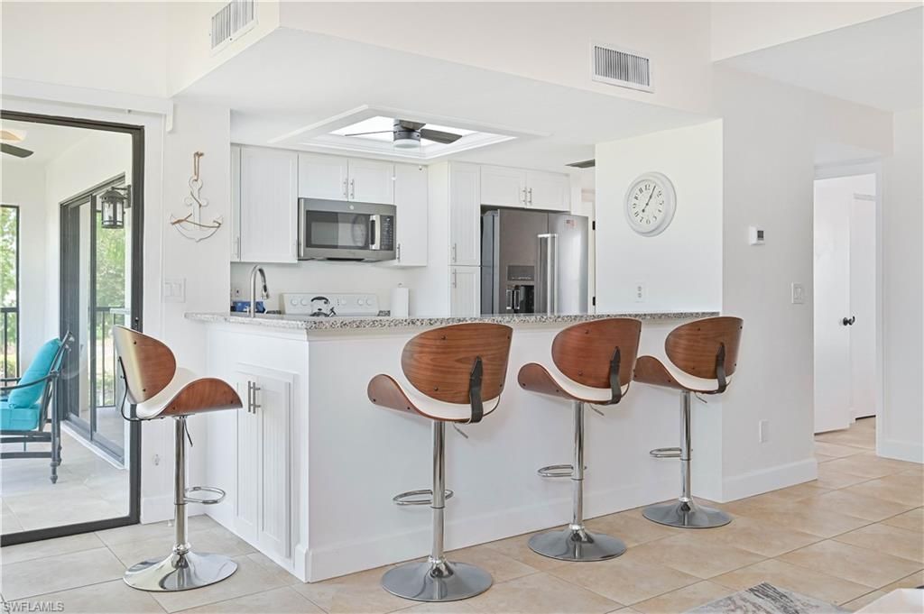 5530 Trailwinds Dr, Unit 726, Fort Myers, FL 33907 Photo