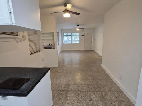 304 SE 4th Avenue, Unit 1-2, Hallandale Beach, FL 33009