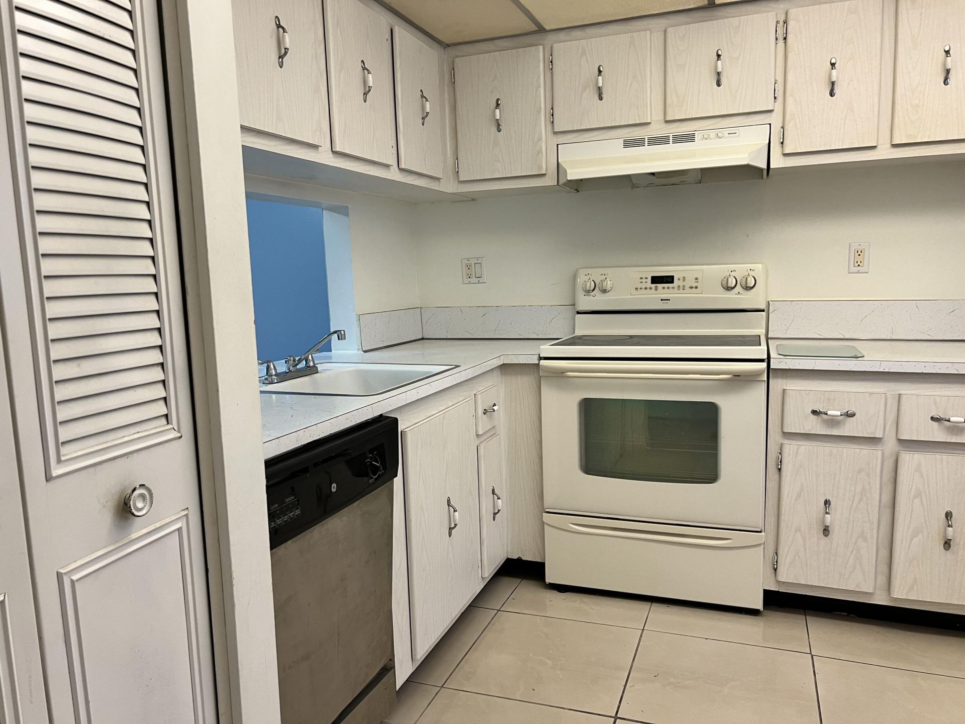 8810 W Mcnab Road, Unit 205, Tamarac, FL 33321 Photo