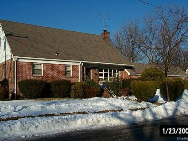 16 Frankel Road , Massapequa, NY 11758