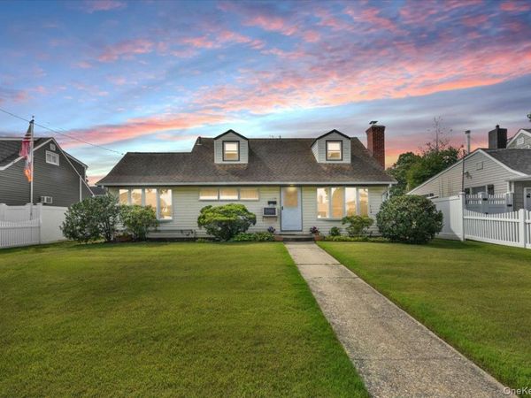 136 Maple Street , Massapequa Park, NY 11762