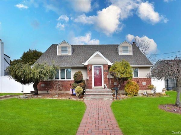 265 N Syracuse Avenue, Massapequa, NY 11758