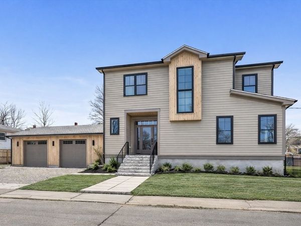 51 Fox Hill Rd, Nahant, MA 01908