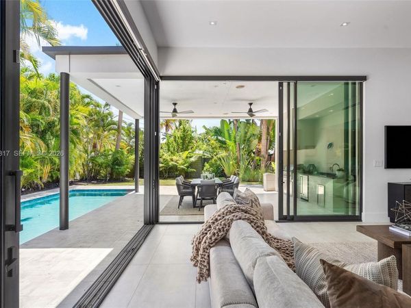 2500 Middle River Dr, Fort Lauderdale, FL 33305