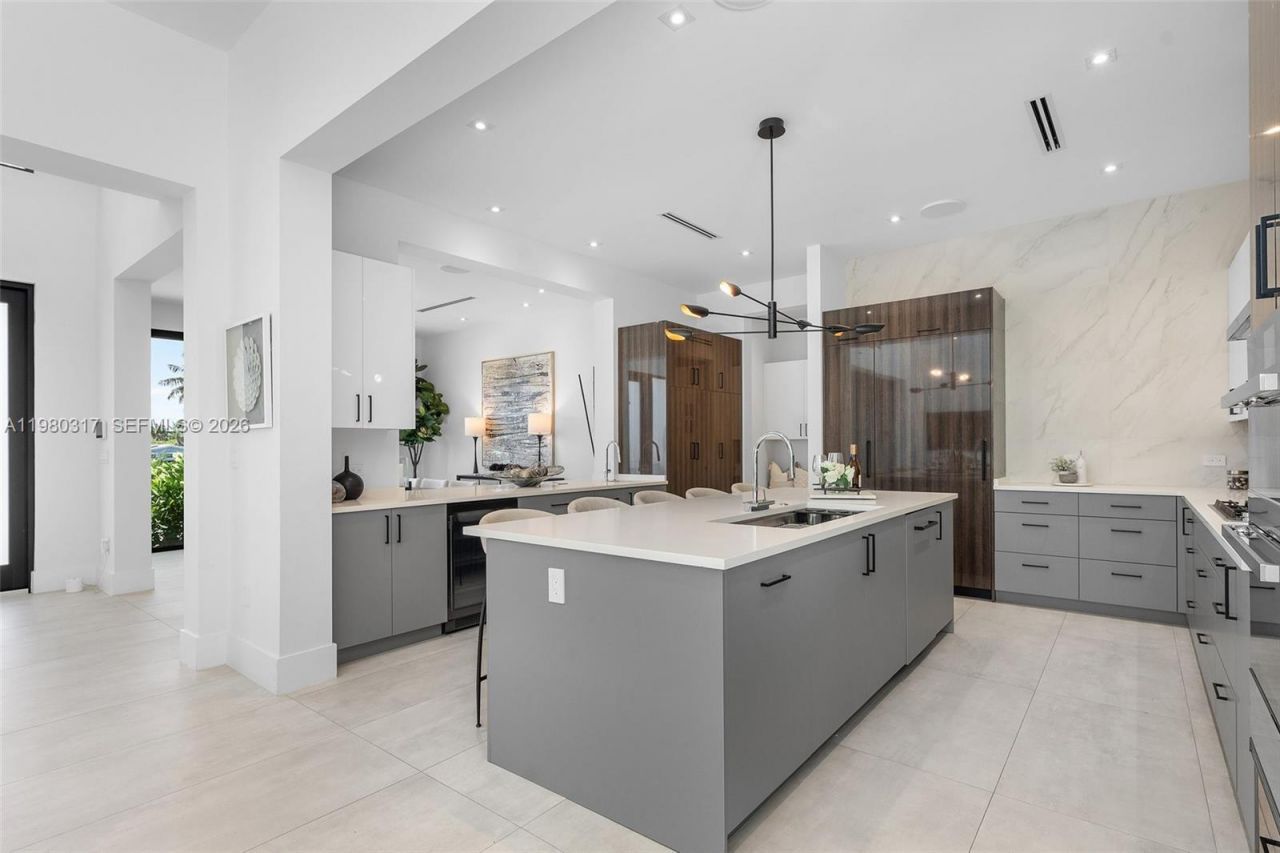 2500 Middle River Dr, Fort Lauderdale, FL 33305 Photo