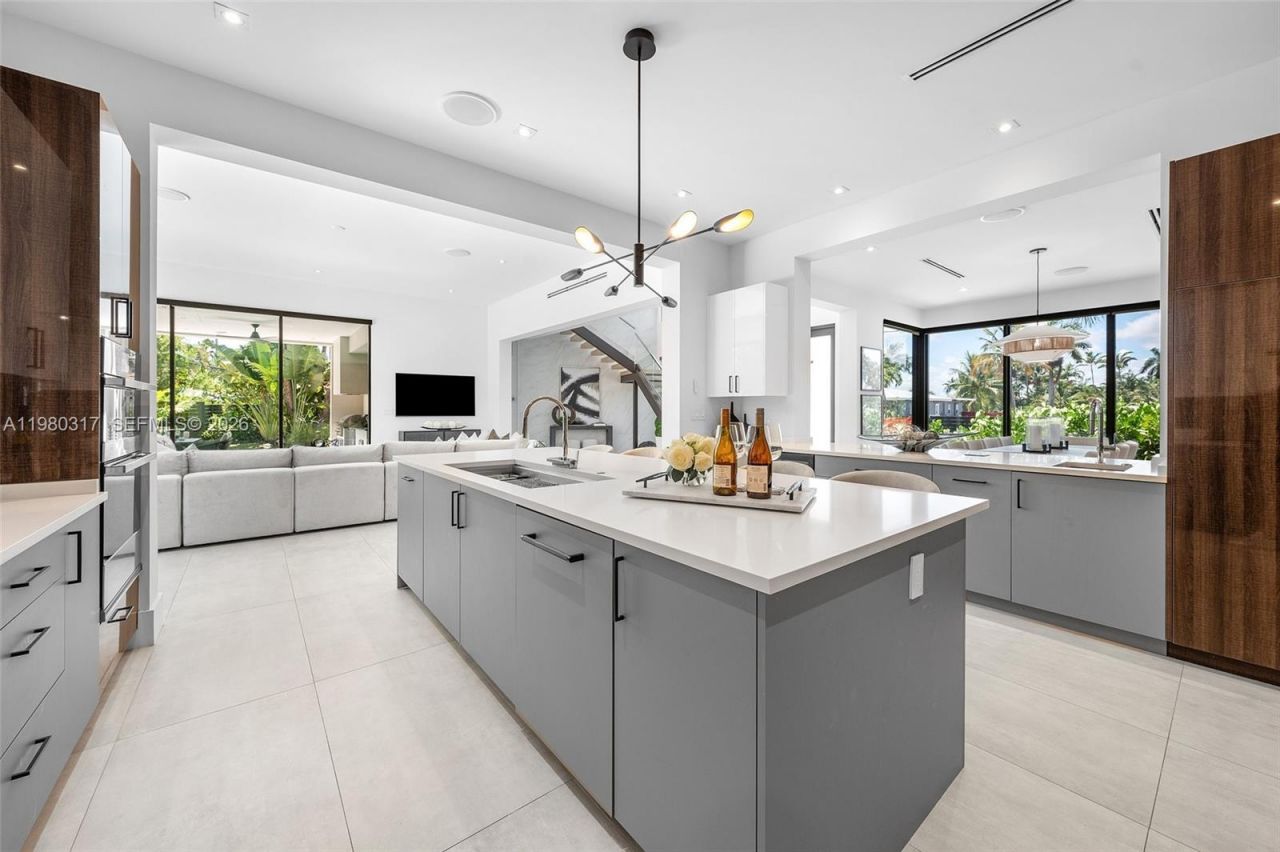 2500 Middle River Dr, Fort Lauderdale, FL 33305 Photo
