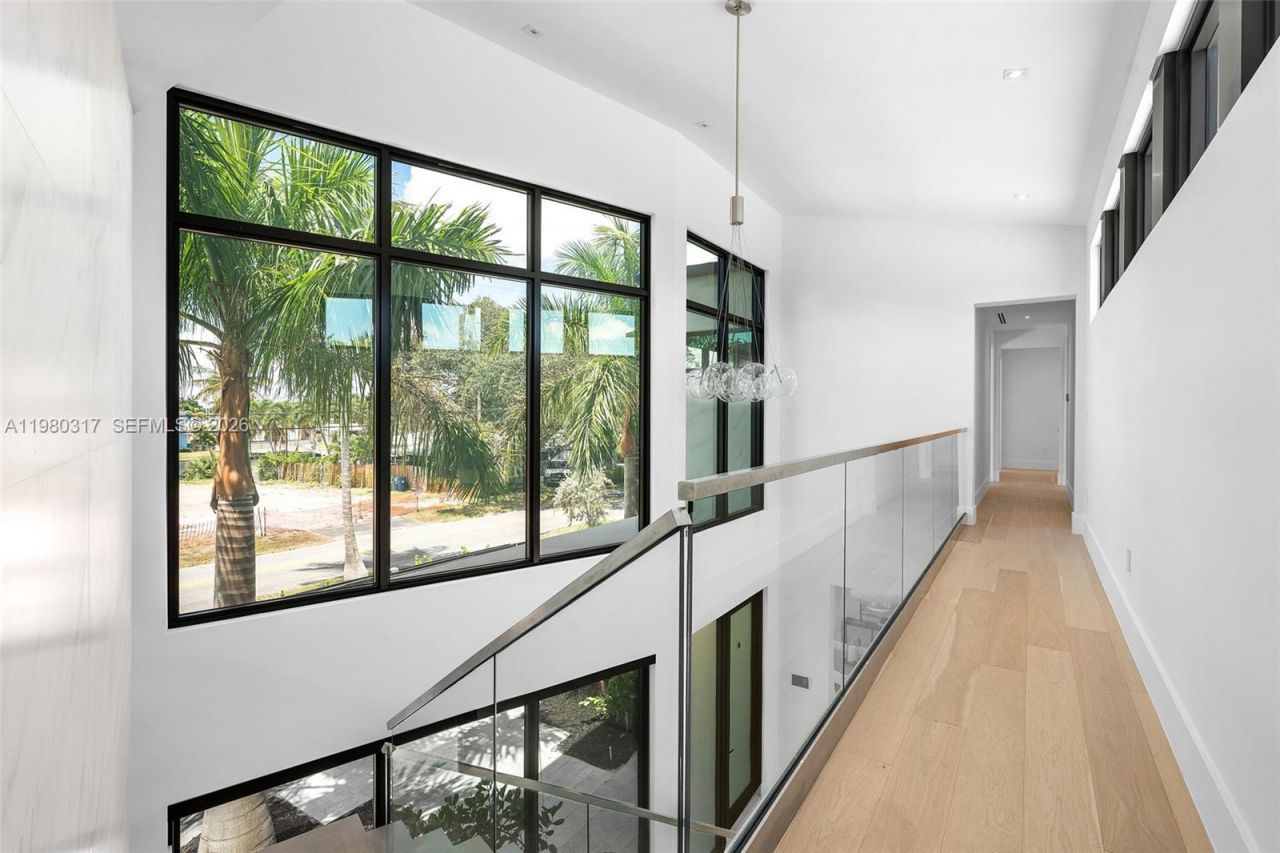 2500 Middle River Dr, Fort Lauderdale, FL 33305 Photo