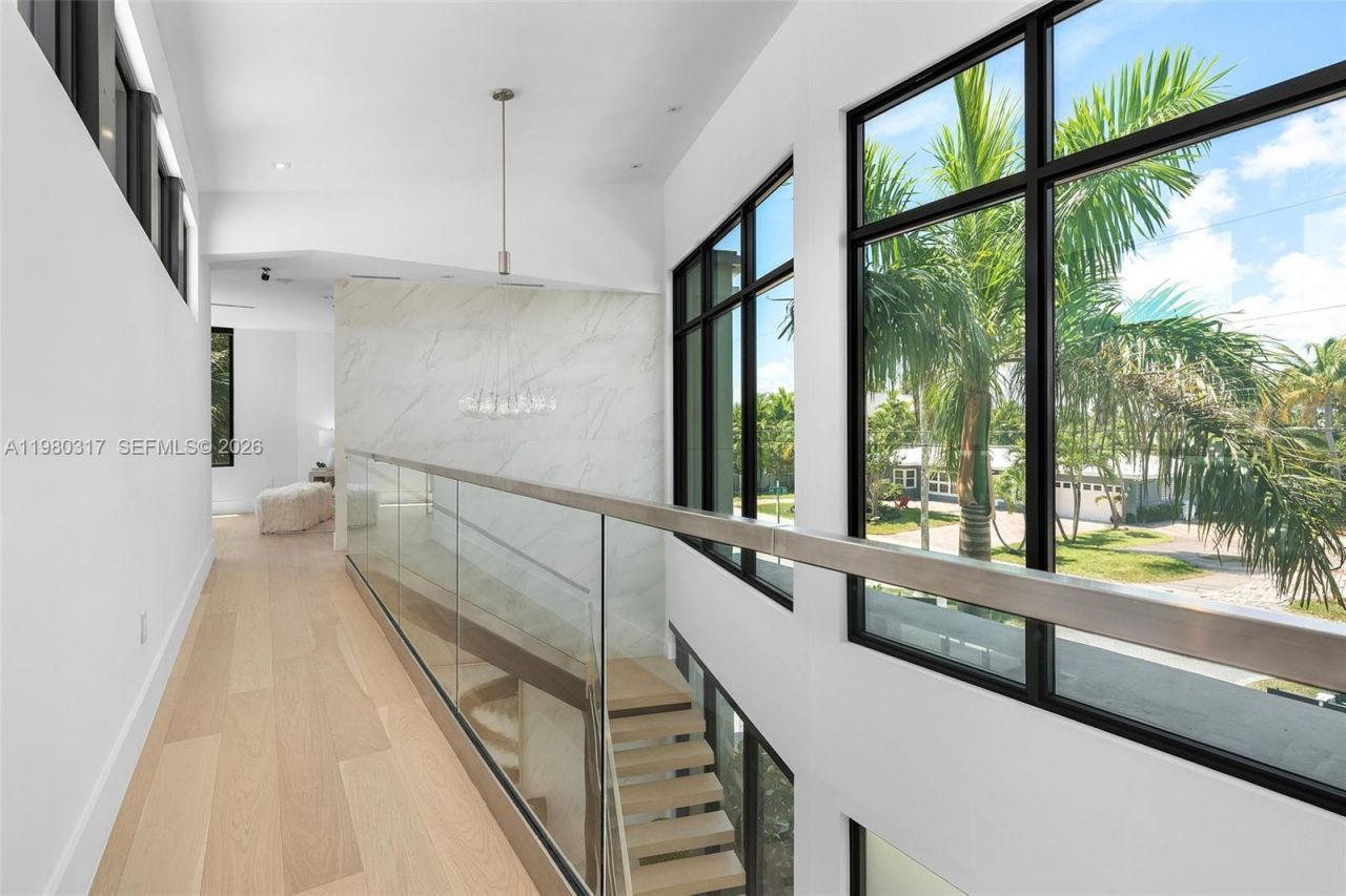 2500 Middle River Dr, Fort Lauderdale, FL 33305 Photo