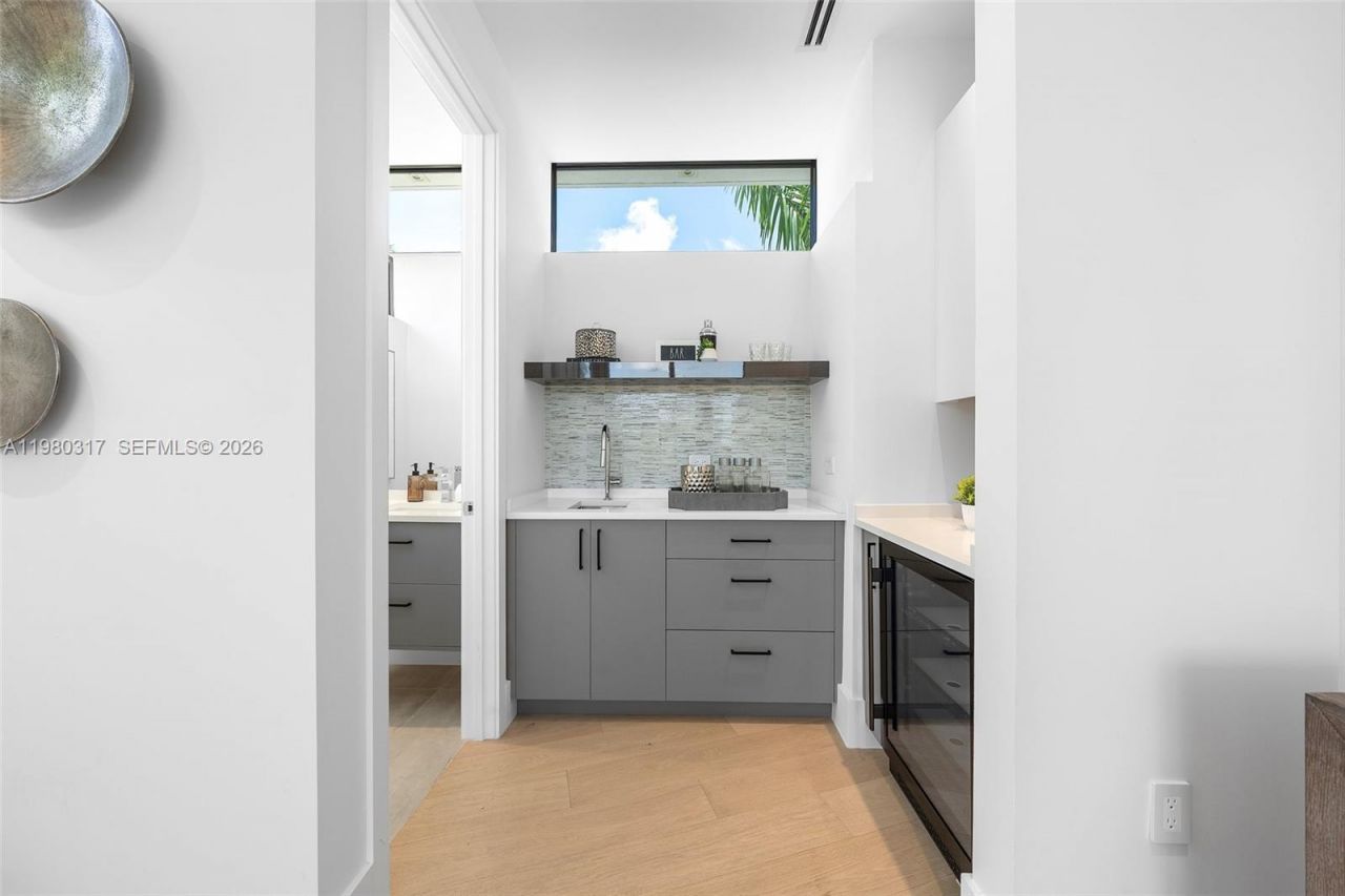 2500 Middle River Dr, Fort Lauderdale, FL 33305 Photo
