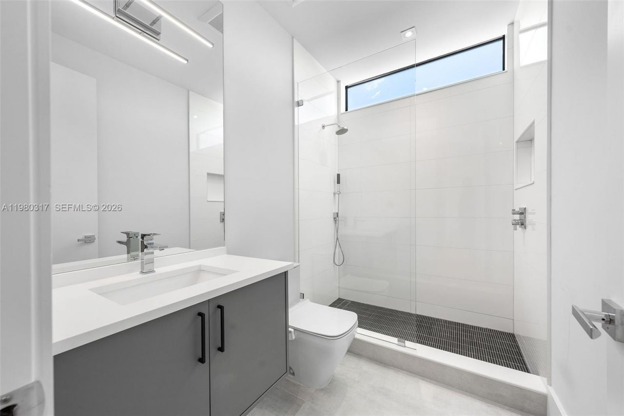 2500 Middle River Dr, Fort Lauderdale, FL 33305 Photo