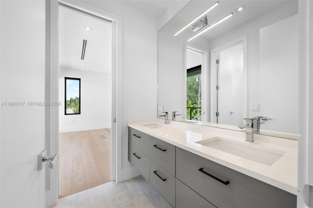 2500 Middle River Dr, Fort Lauderdale, FL 33305 Photo