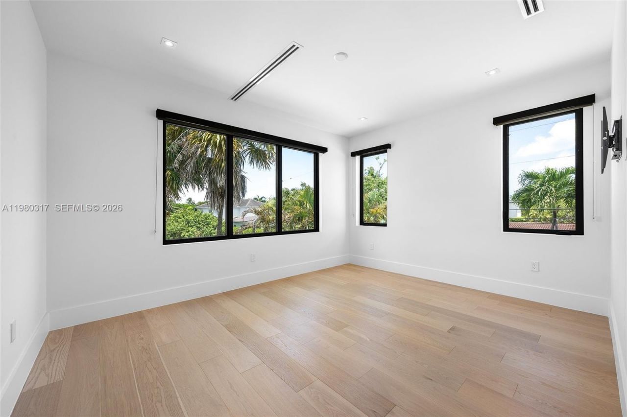 2500 Middle River Dr, Fort Lauderdale, FL 33305 Photo
