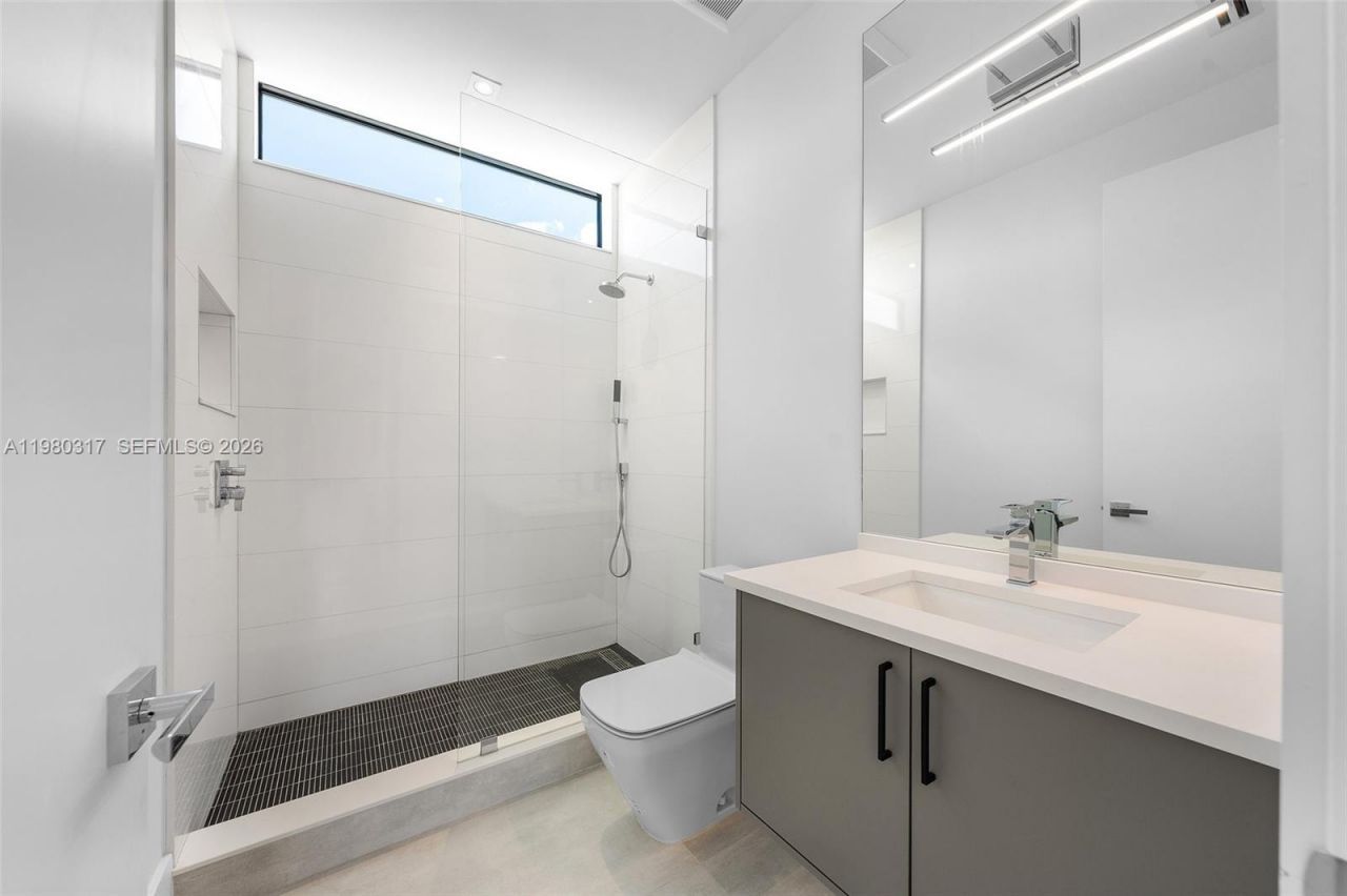 2500 Middle River Dr, Fort Lauderdale, FL 33305 Photo