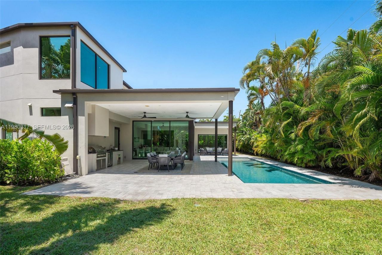 2500 Middle River Dr, Fort Lauderdale, FL 33305 Photo