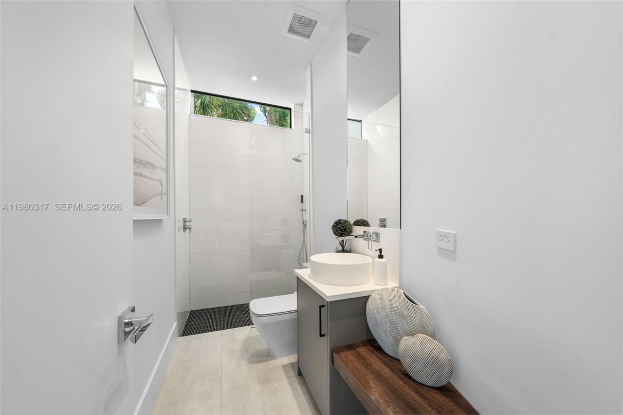 2500 Middle River Dr , Fort Lauderdale, FL 33305 Photo