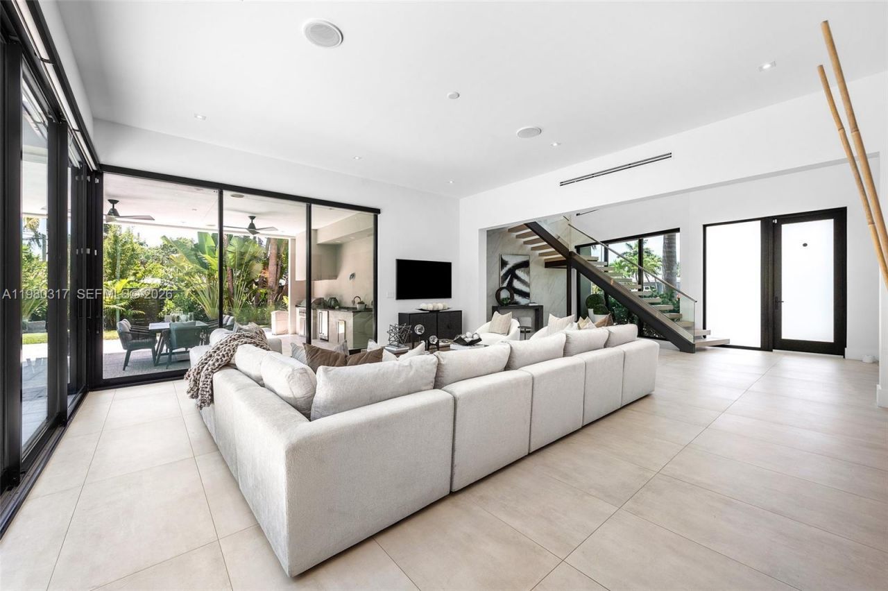 2500 Middle River Dr, Fort Lauderdale, FL 33305 Photo