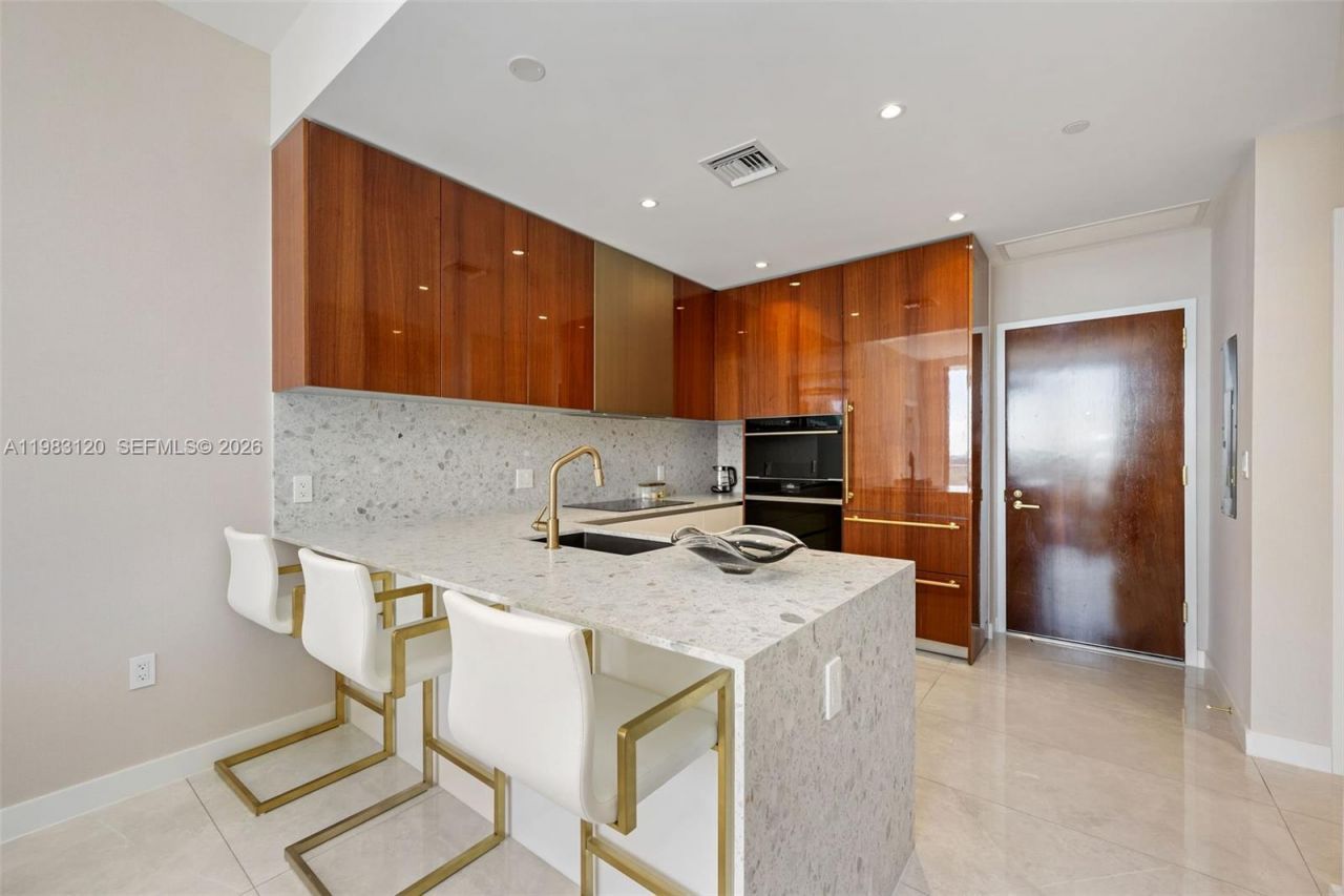 2678 Tigertail Ave, Unit 1705, Miami, FL 33133 Photo