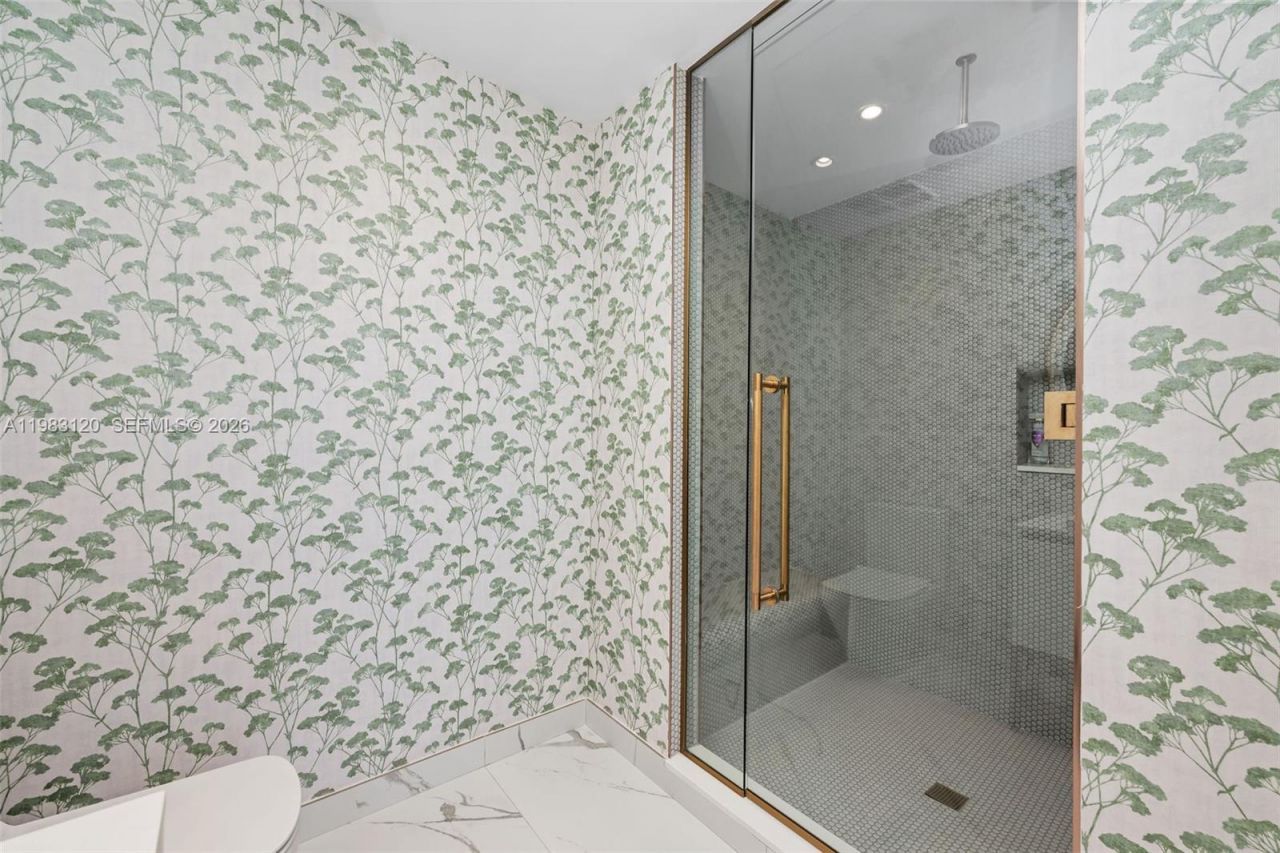 2678 Tigertail Ave, Unit 1705, Miami, FL 33133 Photo