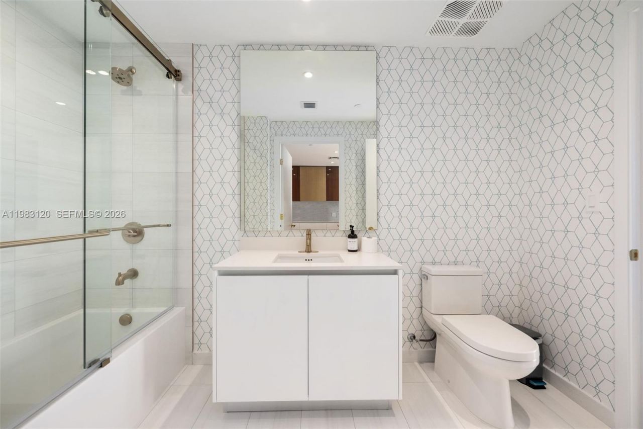 2678 Tigertail Ave, Unit 1705, Miami, FL 33133 Photo