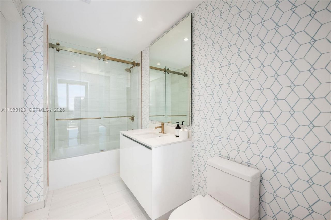 2678 Tigertail Ave, Unit 1705, Miami, FL 33133 Photo