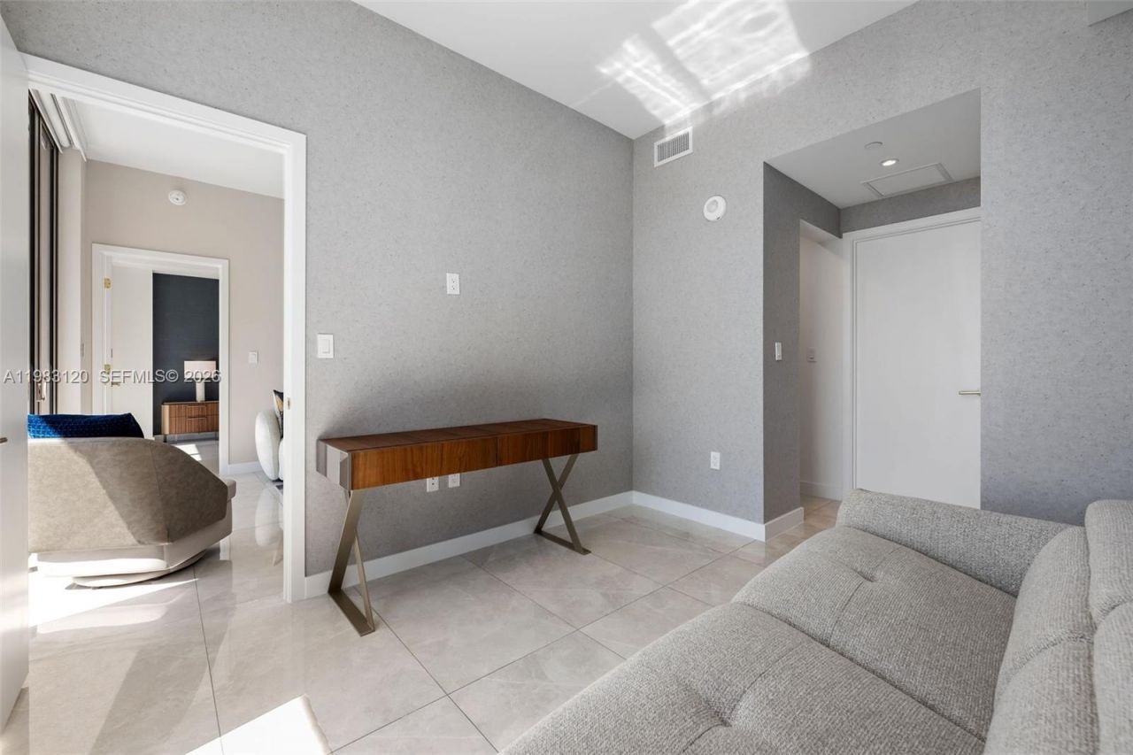 2678 Tigertail Ave, Unit 1705, Miami, FL 33133 Photo