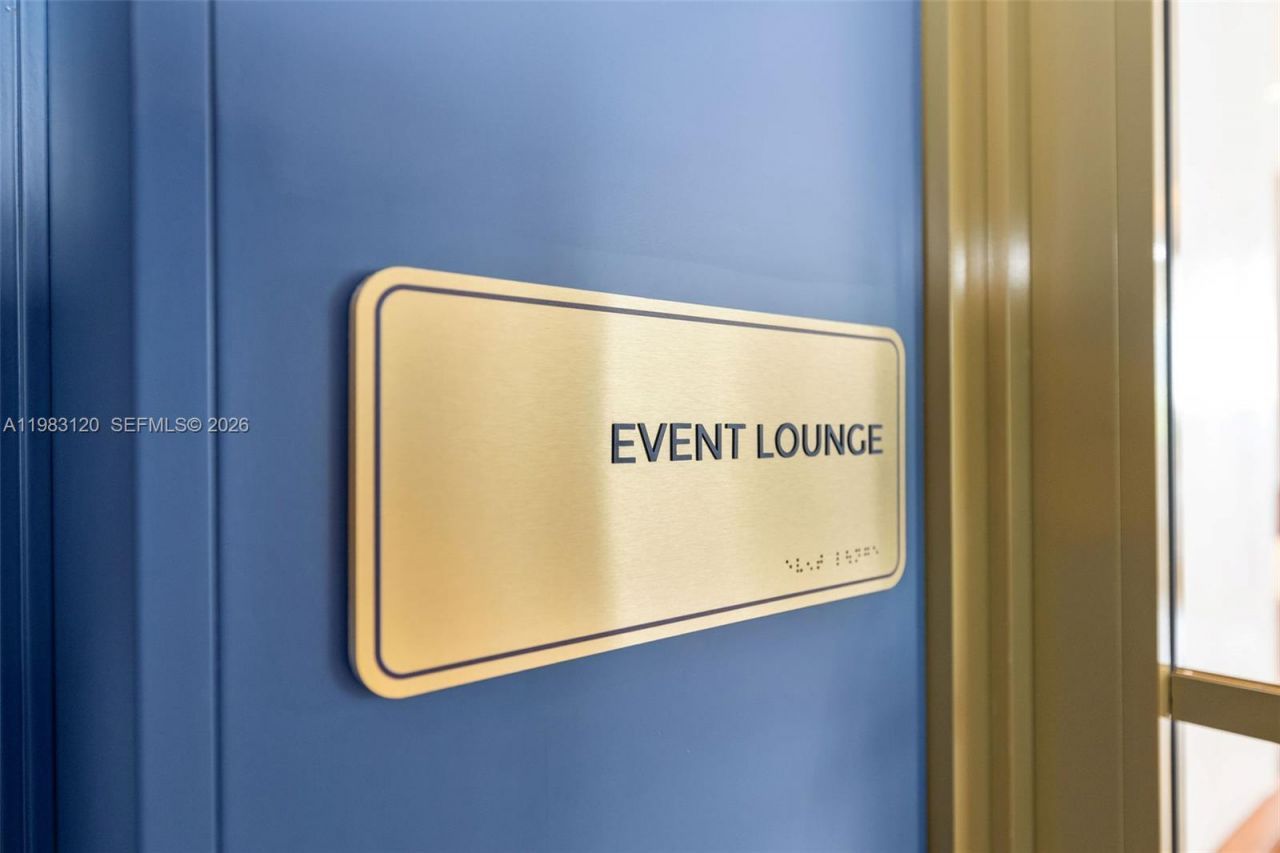 2678 Tigertail Ave, Unit 1705, Miami, FL 33133 Photo