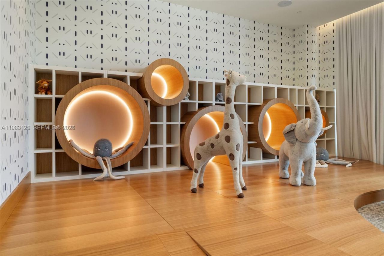 2678 Tigertail Ave, Unit 1705, Miami, FL 33133 Photo