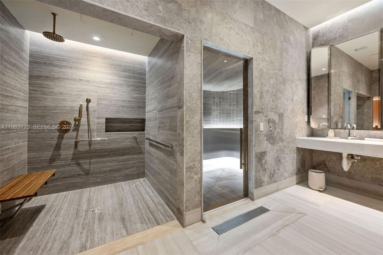 2678 Tigertail Ave, Unit 1705, Miami, FL 33133 Photo