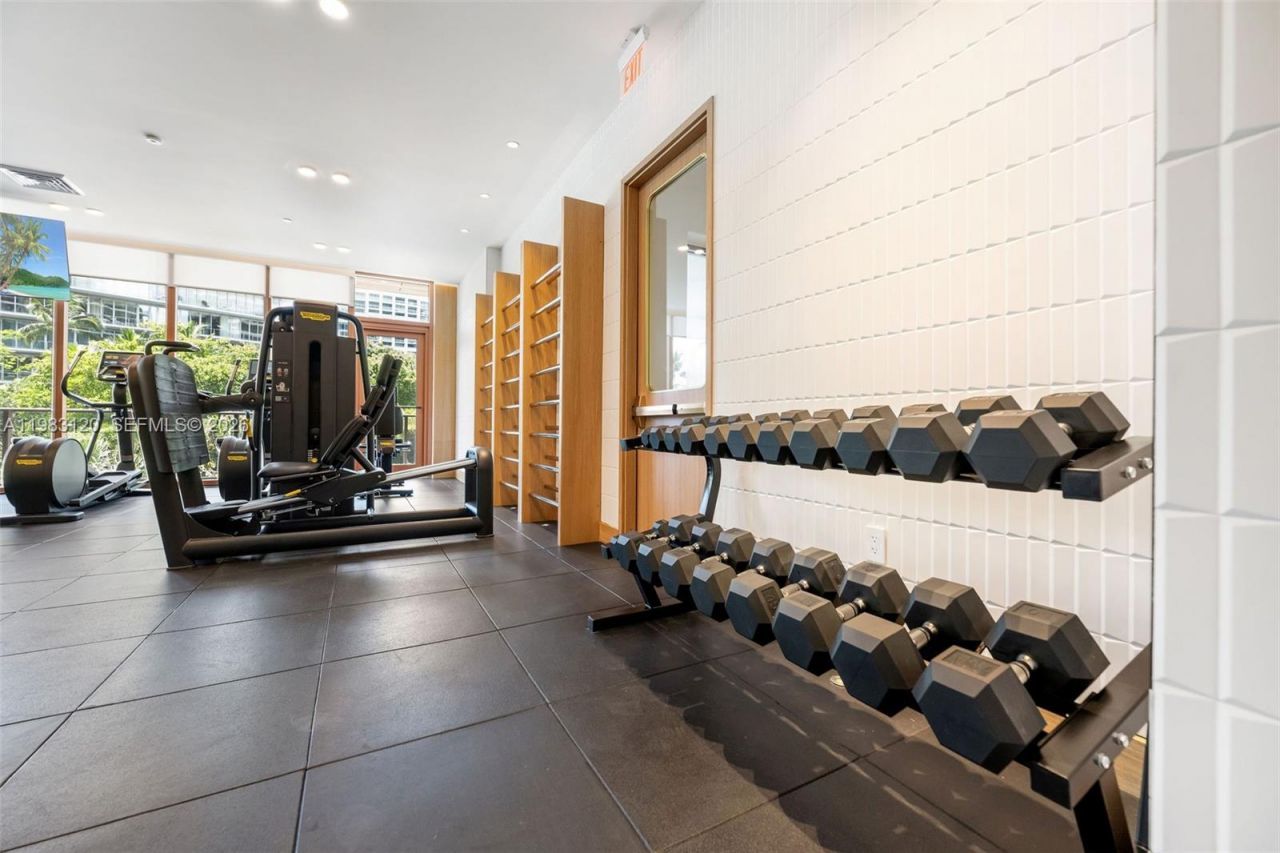 2678 Tigertail Ave, Unit 1705, Miami, FL 33133 Photo