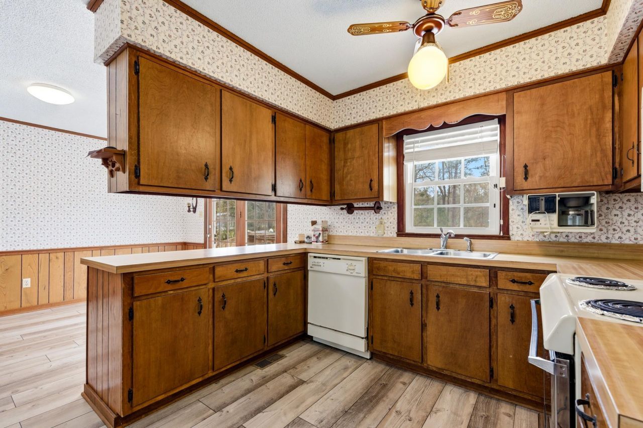 3955 Juniper Bay Rd. Photo 10