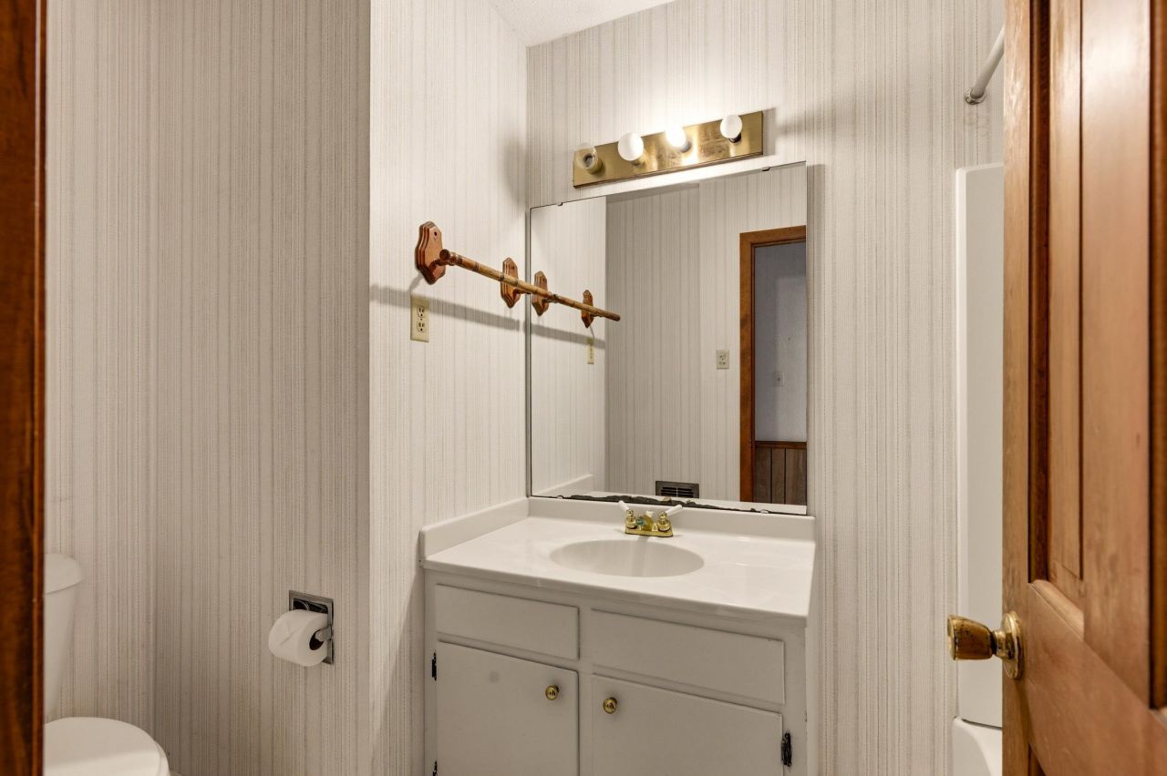 3955 Juniper Bay Rd. Photo 18