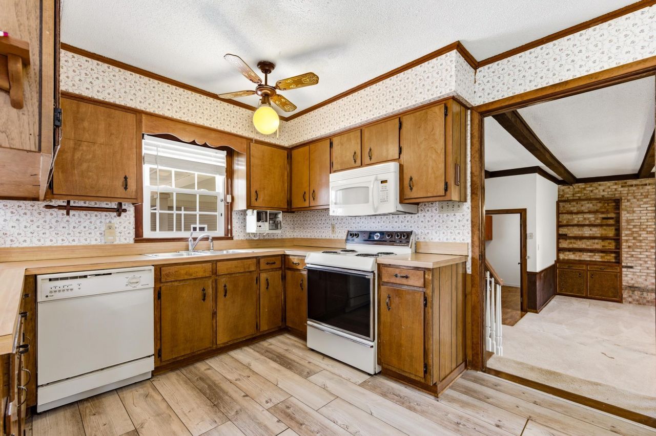 3955 Juniper Bay Rd. Photo 9