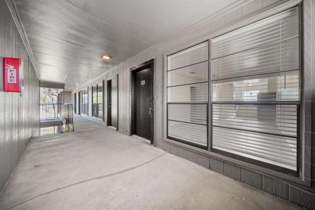 320 E 4th Street, Unit 204, Arlington, TX 76010 Main Photo